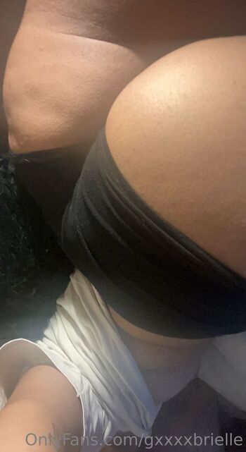 gee / gxxxxbrielle nude photo #13