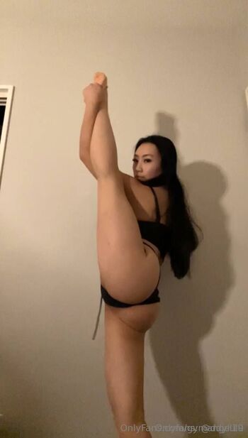 Nina Flex Petit / gymangel19 nude photo #8