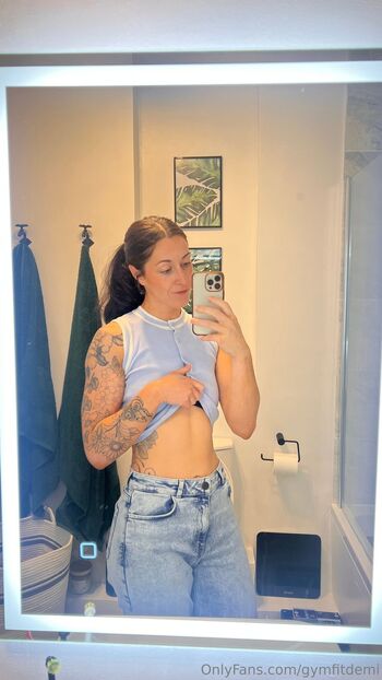 Dem / gymfitdemi nude photo #2