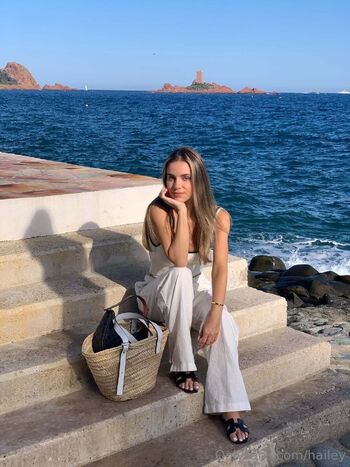 Hailey Gric / hailey nude photo #34