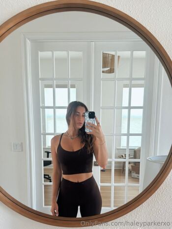 Hailey Parker / haileyparkerxo nude photo #2