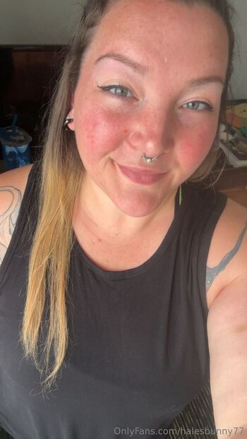 Hale / halesbunny77 nude photo #1