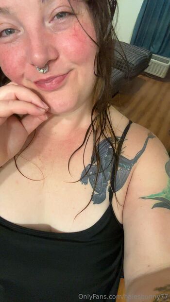 Hale / halesbunny77 nude photo #4