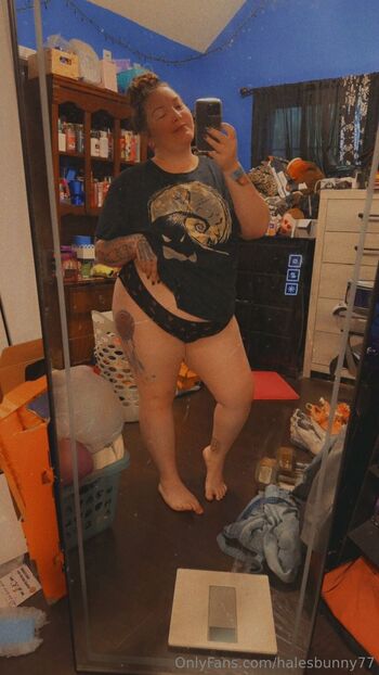 Hale / halesbunny77 nude photo #14