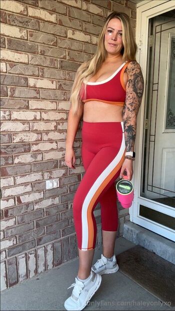 Haley 63 Big Titty Blonde / haleyonlyxo / haleyonlyx nude photo #8