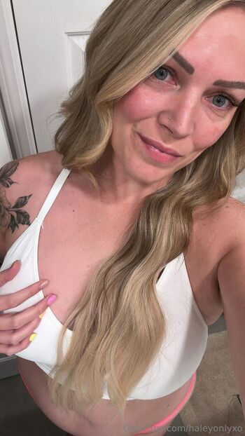 Haley 63 Big Titty Blonde / haleyonlyxo / haleyonlyx nude photo #35