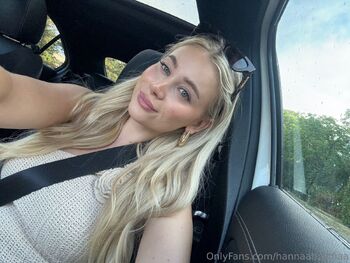 Hannah / hannaah.sofiaa nude photo #4