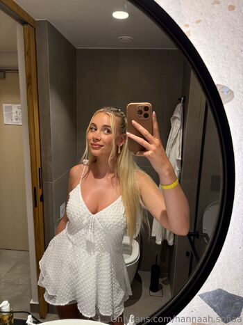 Hannah / hannaah.sofiaa nude photo #13