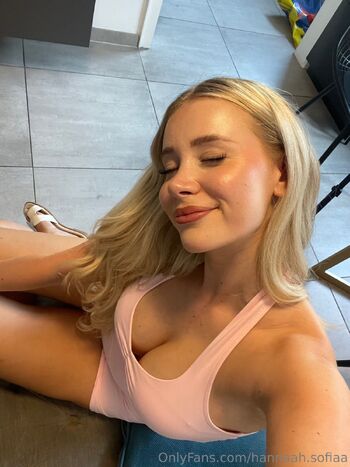 Hannah / hannaah.sofiaa nude photo #16