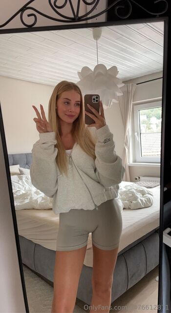 Hannah / hannaah.sofiaa nude photo #25