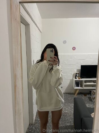 Hannah / hannah.heimlich nude photo #2