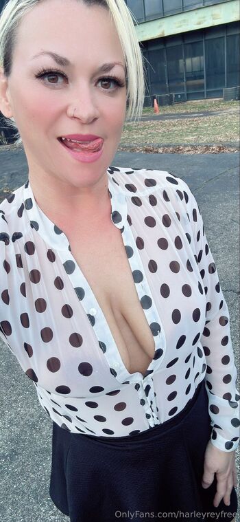 kinky pegging mommy domme HarleyRey / harleyreyfree nude photo #3