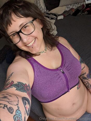 Ean Ovum FREE / haunted_sundae nude photo #8