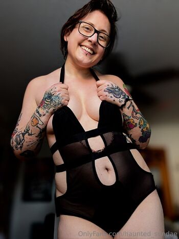 Ean Ovum FREE / haunted_sundae nude photo #11