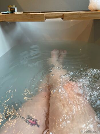 Hannah B / hbellinson nude photo #12