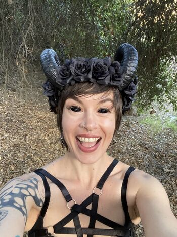 Hecat / hecatekneels nude photo #14