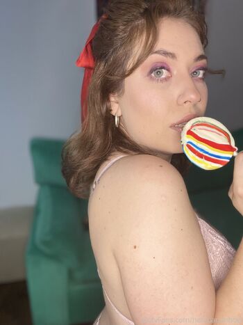 Helena / helenarainbow nude photo #4