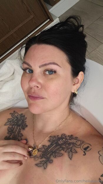 Hella Foxx / hellafoxxy nude photo #32