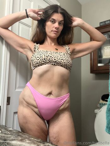 Goddess / helloella / bellyofella nude photo #8