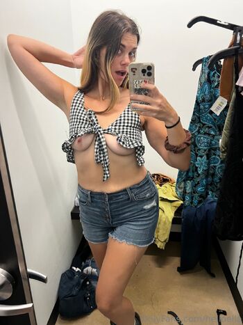 Goddess / helloella / bellyofella nude photo #14