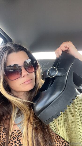 Goddess / helloella / bellyofella nude photo #21