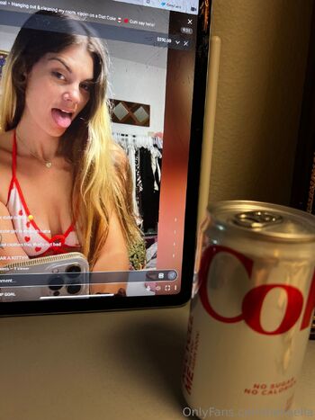 Goddess / helloella / bellyofella nude photo #25