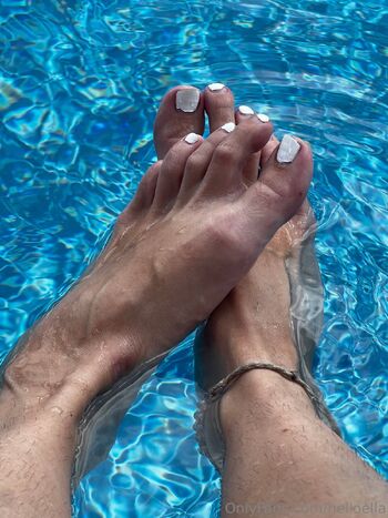 Goddess / helloella / bellyofella nude photo #28