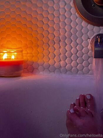 Goddess / helloella / bellyofella nude photo #32