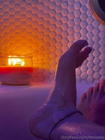 Goddess / helloella / bellyofella nude photo #33