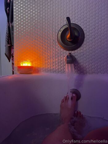 Goddess / helloella / bellyofella nude photo #35