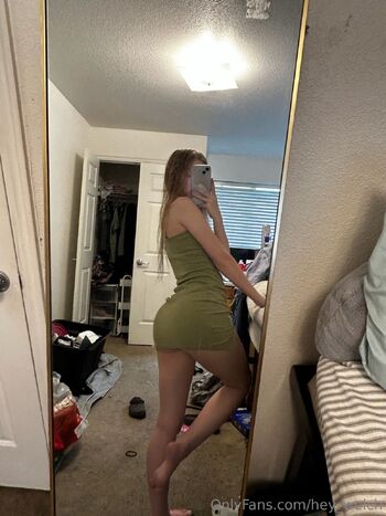 Haliey / hey_welch nude photo #35