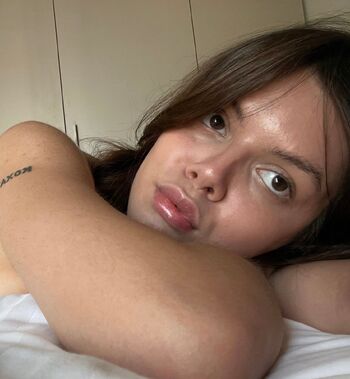 u23706620 / heyheyzzy nude photo #5