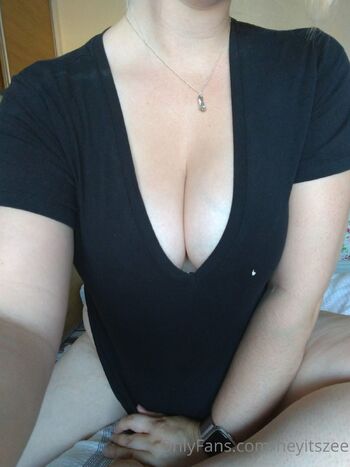 Hey, its Zee / heyitszee nude photo #21