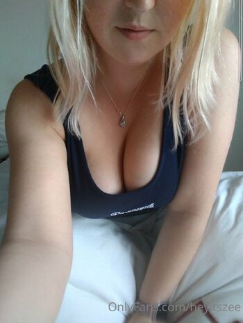 Hey, its Zee / heyitszee nude photo #23