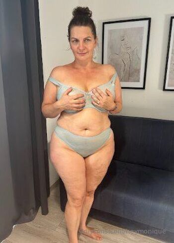 Moniqu / heymonique / hottie_monique74 / hottiemonique nude photo #9