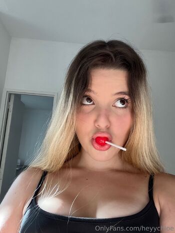 Chlo / heyychloe nude photo #7