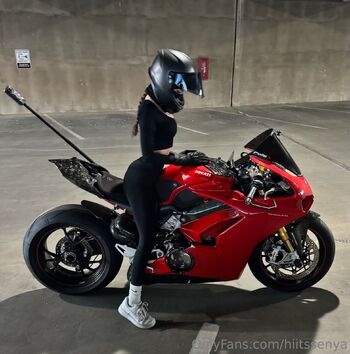 senyamarinal / hiitssenya nude photo #20