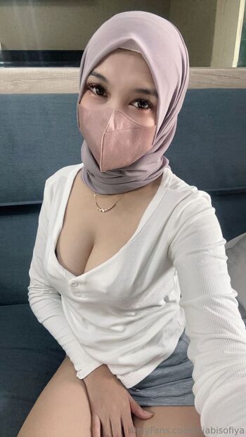 Sofiy / hijabisofiya nude photo #10