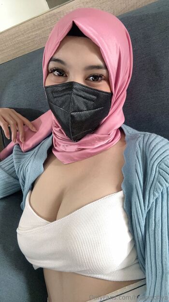 Sofiy / hijabisofiya nude photo #13