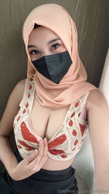 Sofiy / hijabisofiya nude photo #14