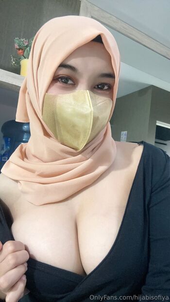 Sofiy / hijabisofiya nude photo #15