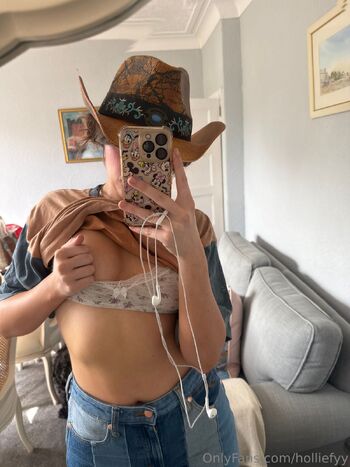 Hollie FY Gold / holliefyy nude photo #13
