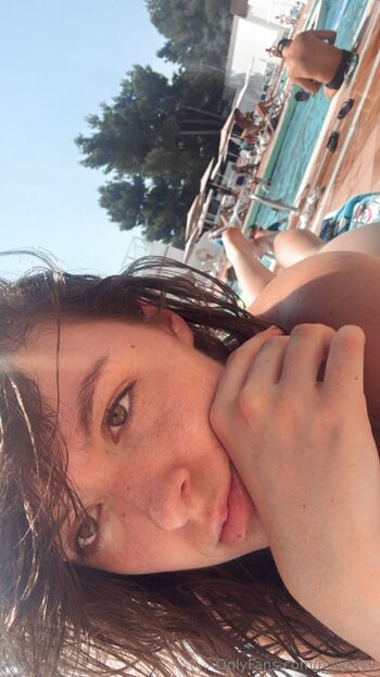 Hollie FY Gold / holliefyy nude photo #31