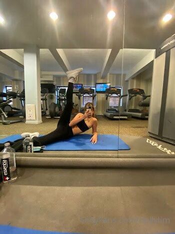 Holly Li / hollylim nude photo #10