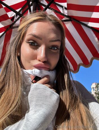 Holly Rox / hollyroxx / hollyyroxx nude photo #13