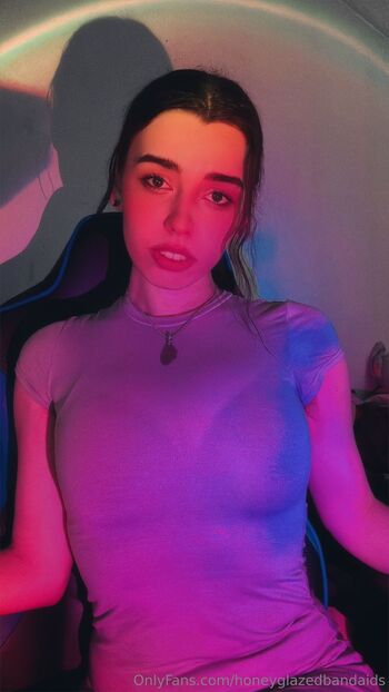 Alli / honeyglazedbandaids nude photo #10