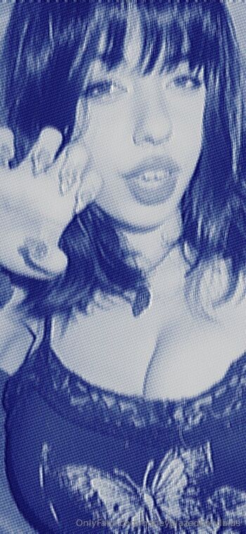 Alli / honeyglazedbandaids nude photo #15