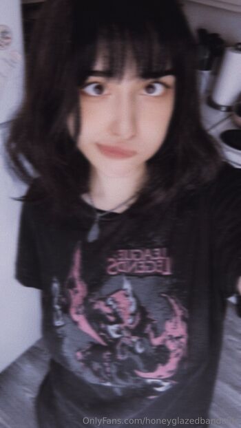 Alli / honeyglazedbandaids nude photo #17