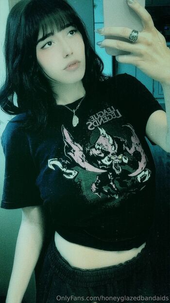 Alli / honeyglazedbandaids nude photo #18