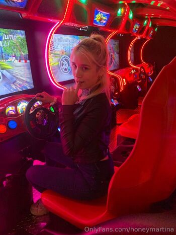 Martina 18 / honeymartina nude photo #11